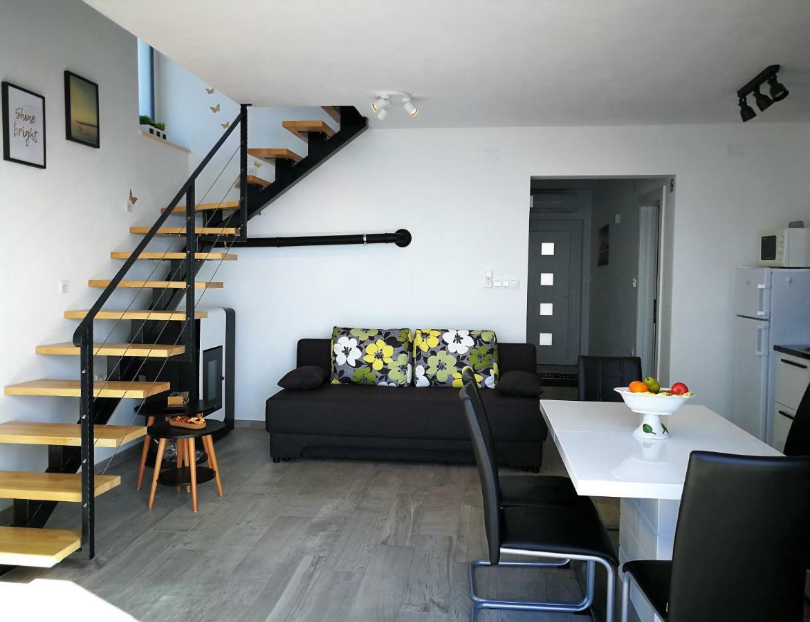 Apartment Segnia Сень Екстер'єр фото