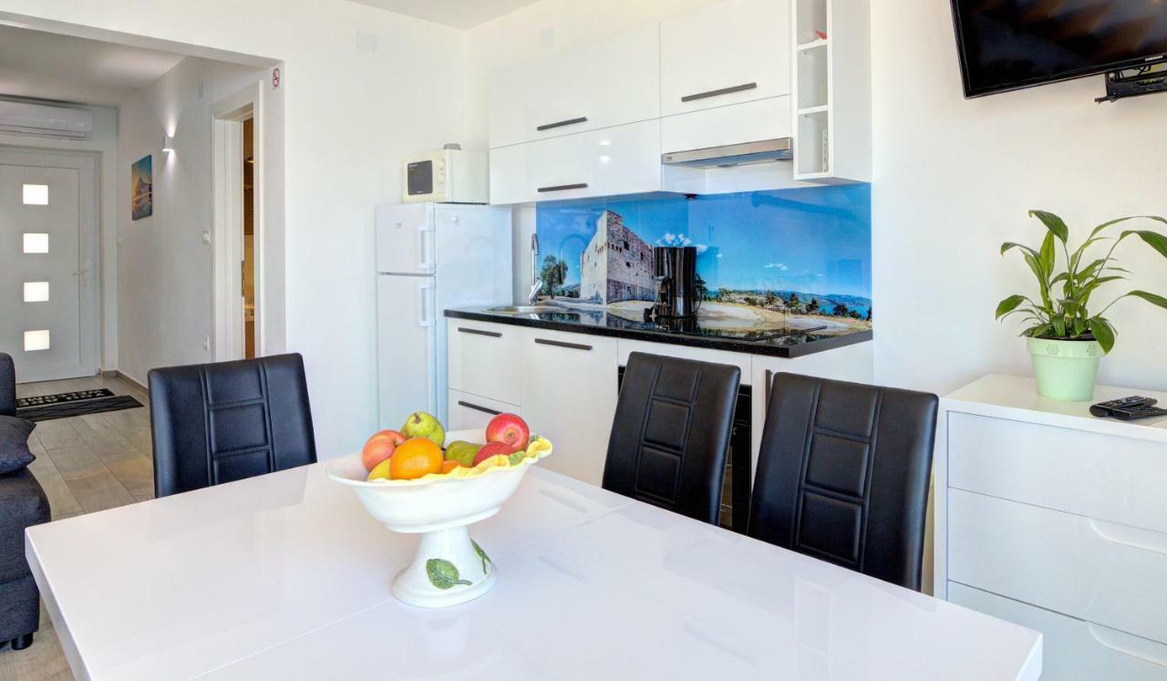 Apartment Segnia Сень Екстер'єр фото