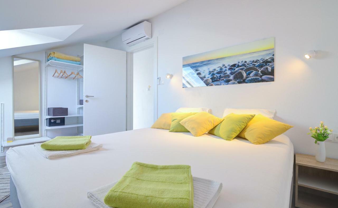 Apartment Segnia Сень Екстер'єр фото