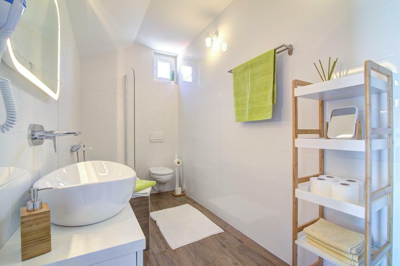 Apartment Segnia Сень Екстер'єр фото