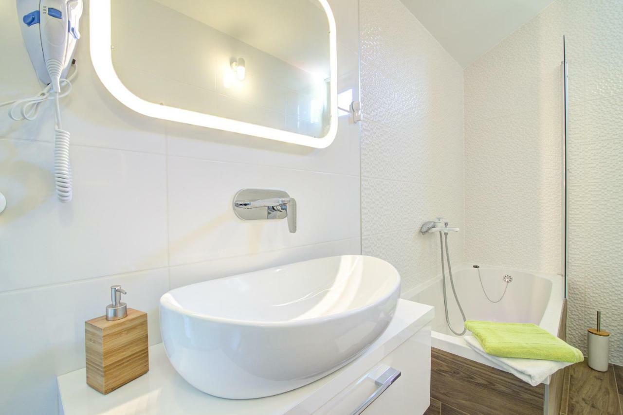 Apartment Segnia Сень Екстер'єр фото