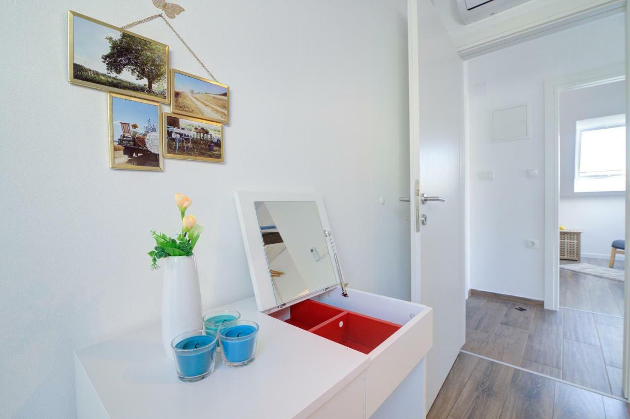 Apartment Segnia Сень Екстер'єр фото